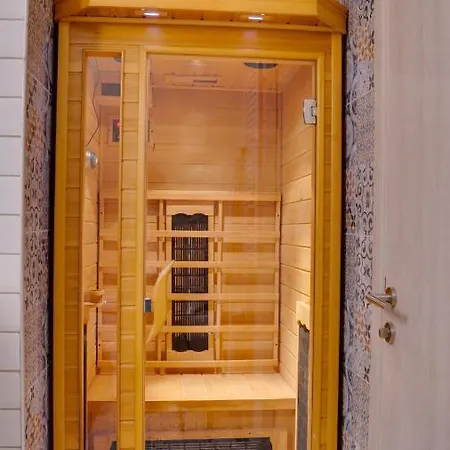 Yin - Hot Tub, Sauna, דירה