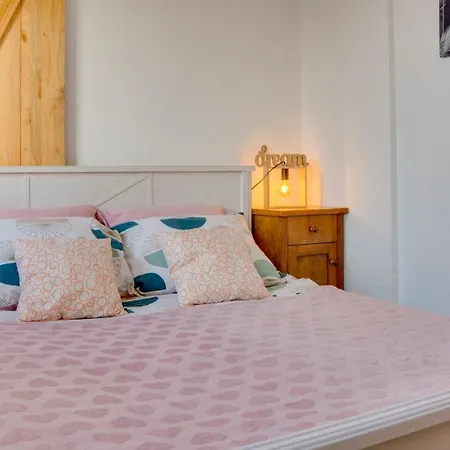 Yin - Hot Tub, Sauna, * נובי סאד