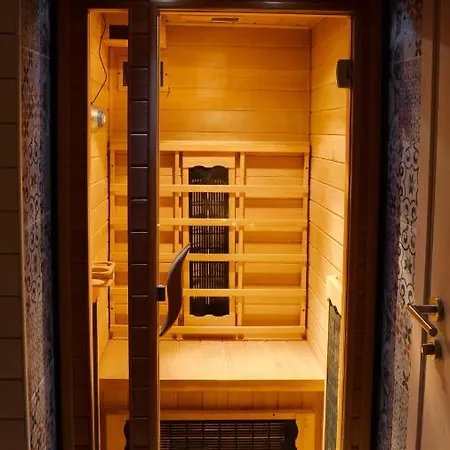 Yin - Hot Tub, Sauna,