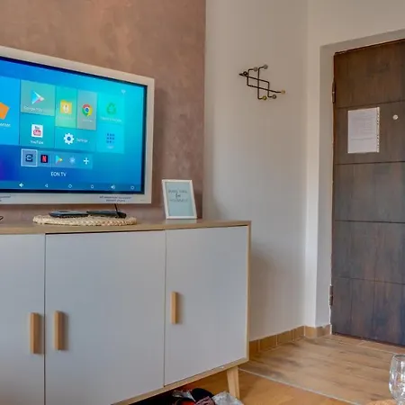 Yin - Hot Tub, Sauna, דירה