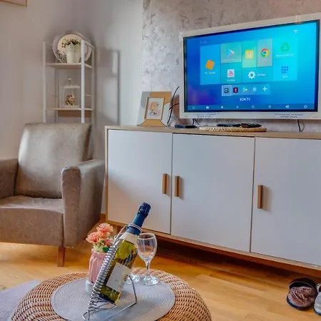 Yin - Hot Tub, Sauna, Apartment Novi Sad