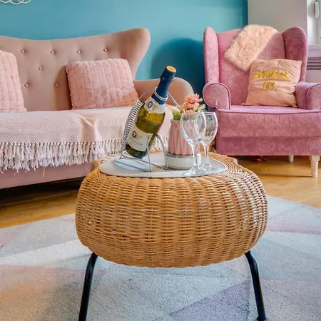 Yin - Hot Tub, Sauna, דירה