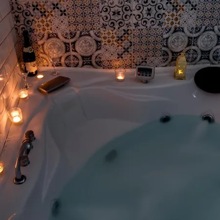 Yin - Hot Tub, Sauna,