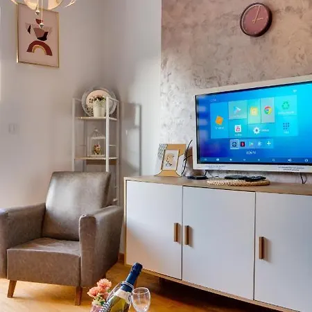 Yin - Hot Tub, Sauna, דירה נובי סאד