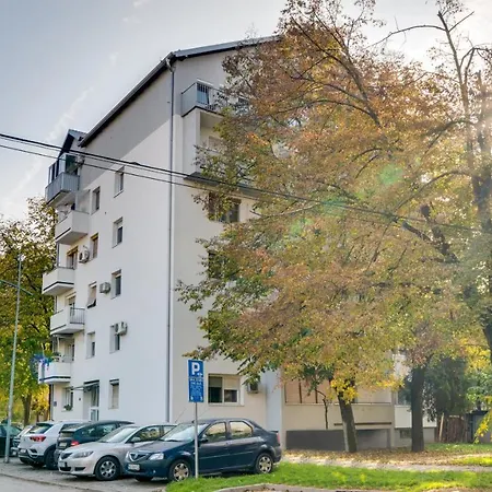 Yin - Hot Tub, Sauna, *