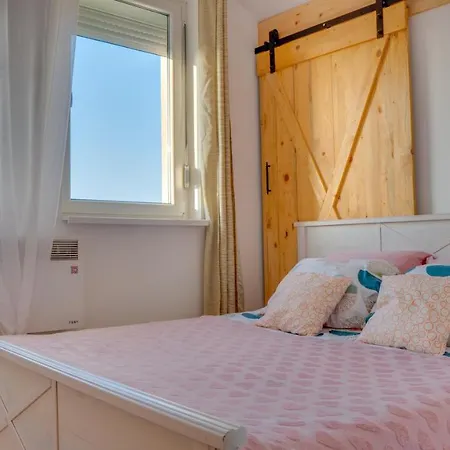 Yin - Hot Tub, Sauna,