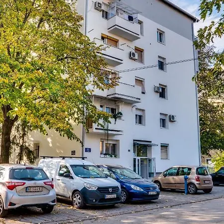 Yin - Hot Tub, Sauna, *