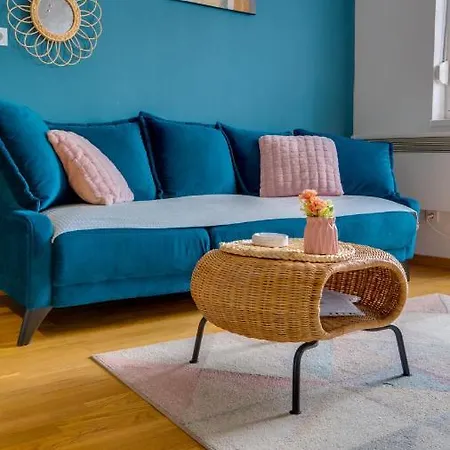 Yin - Hot Tub, Sauna, נובי סאד