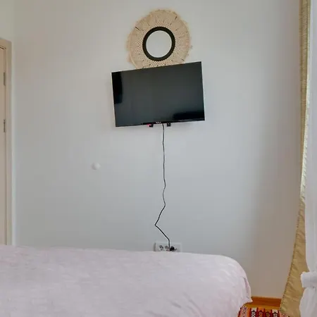 Yin - Hot Tub, Sauna,