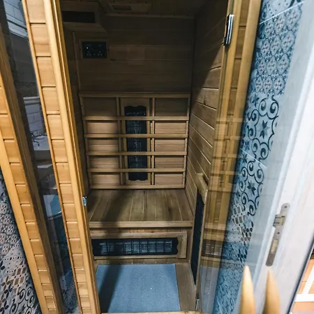 Yin - Hot Tub, Sauna, נובי סאד