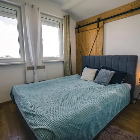 Yin - Hot Tub, Sauna,