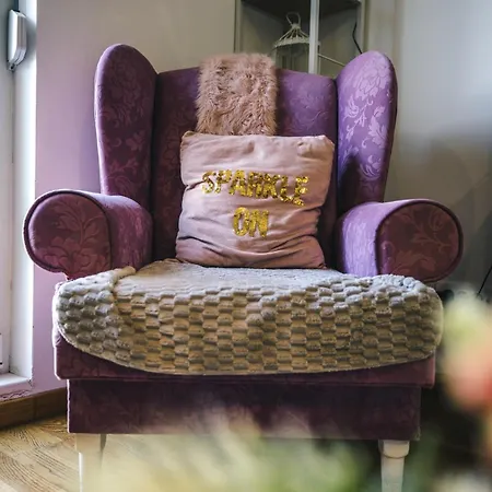 Yin - Hot Tub, Sauna, *